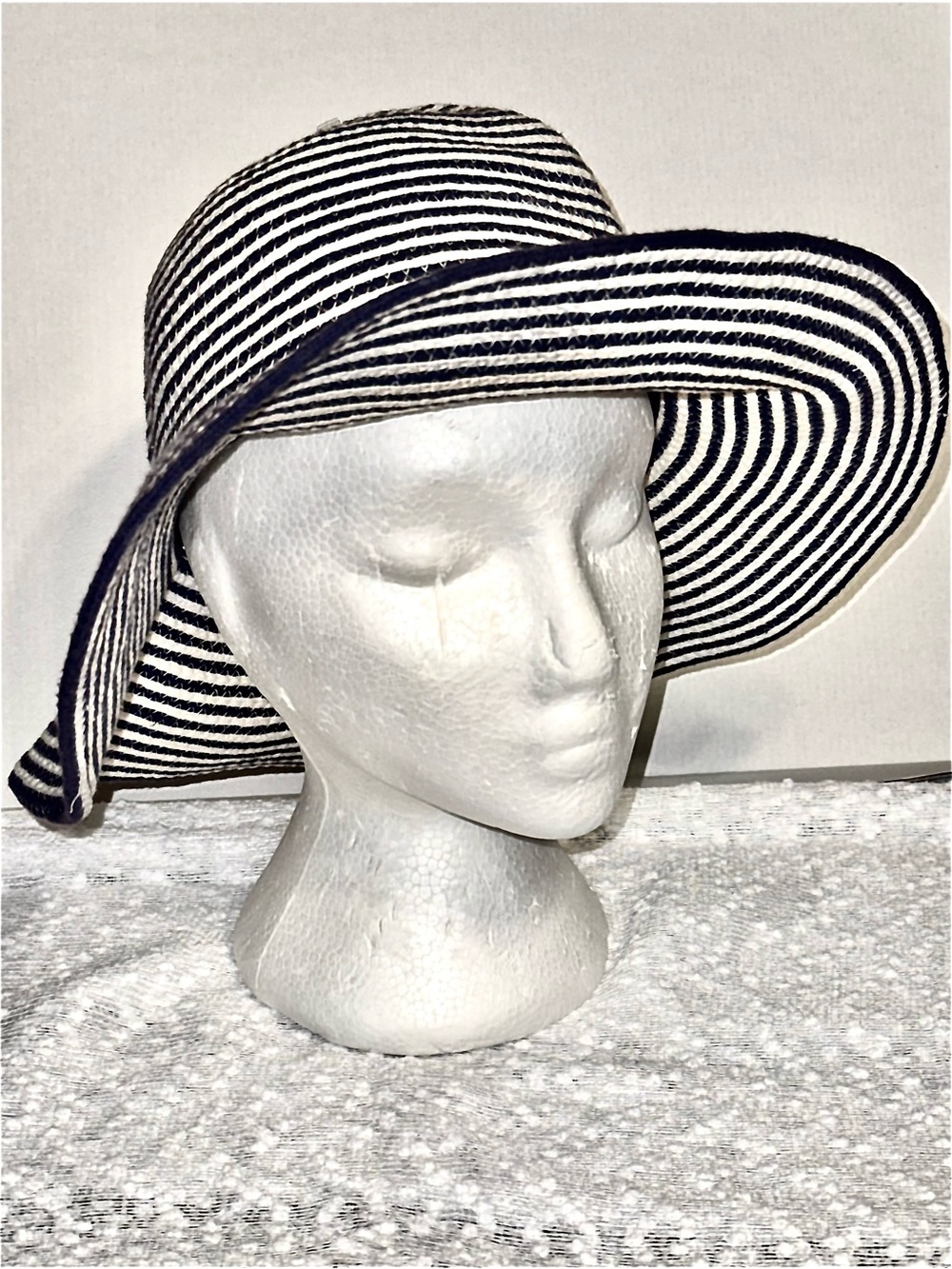 J. Crew Women’s Sun Hat Dark Blue & White  Stripes Size S M EUC